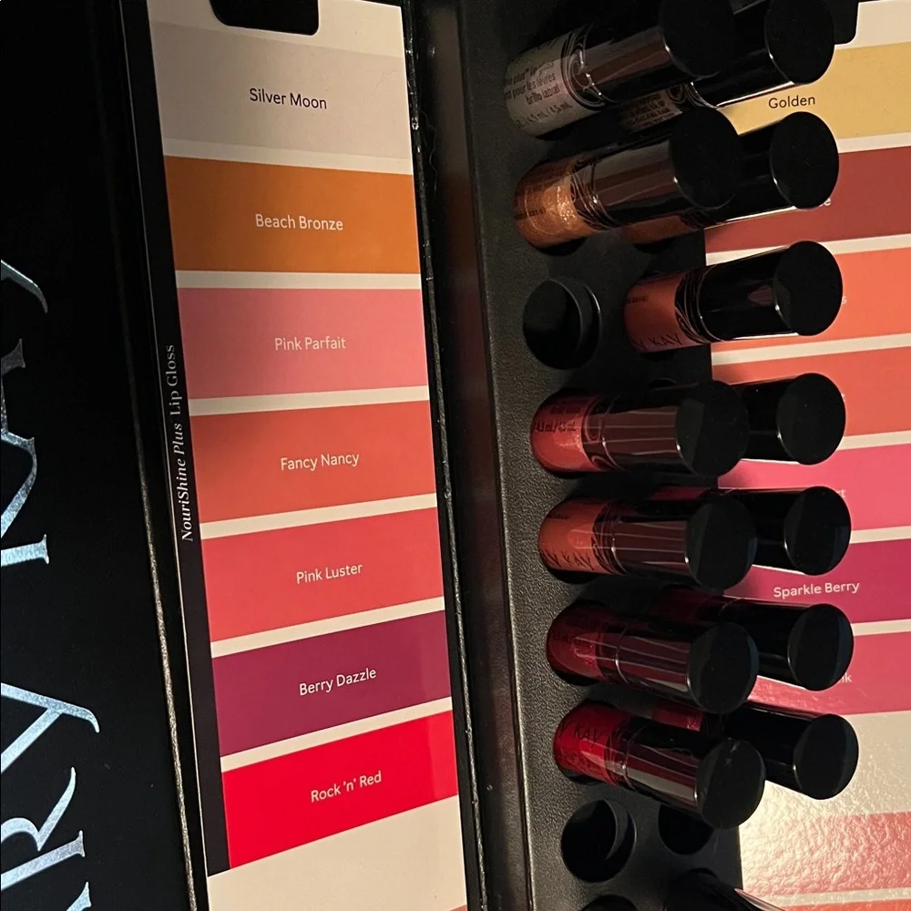 ONE Lipgloss of Your Choice MARY KAY